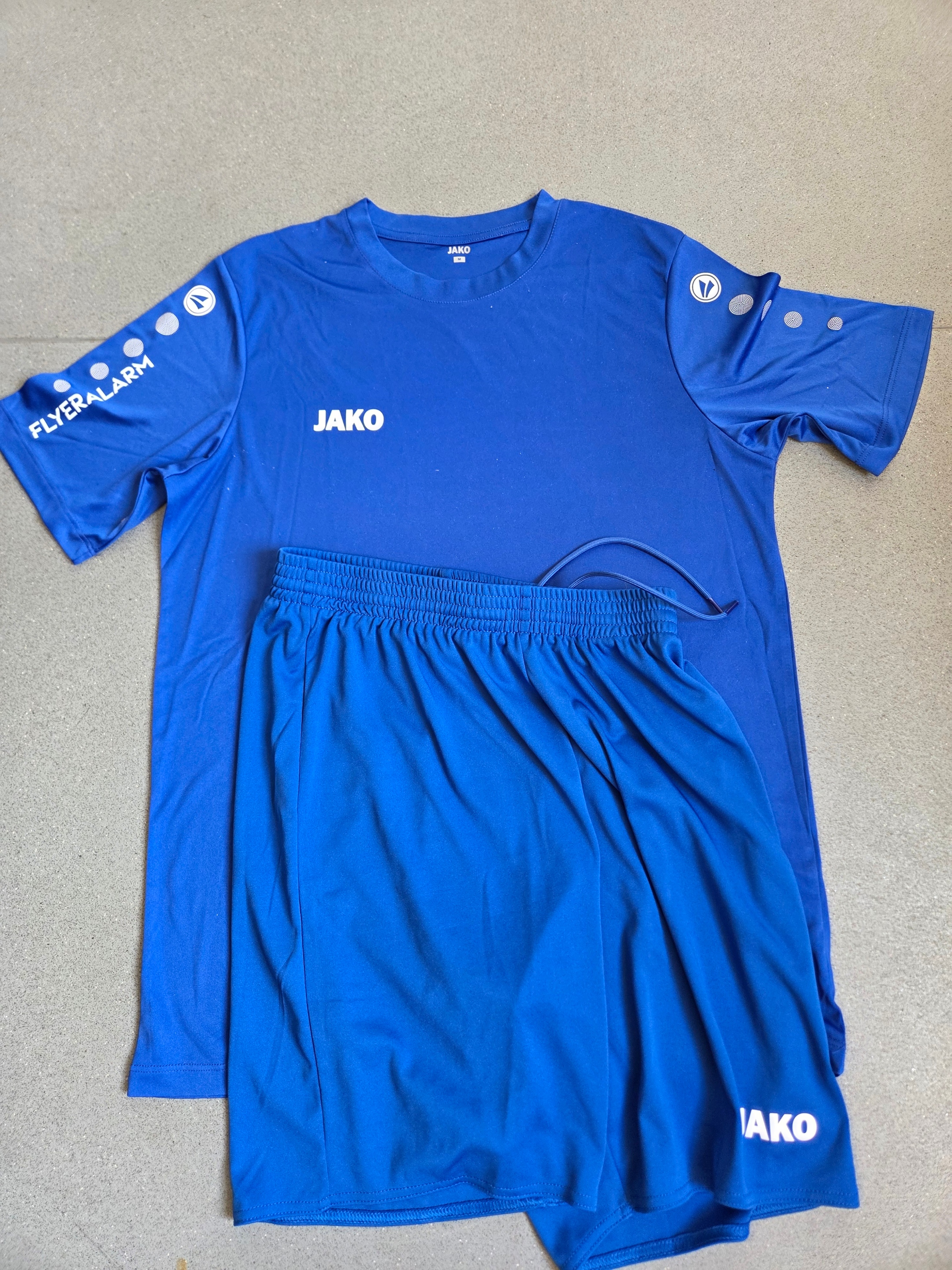 Trikot und Hose